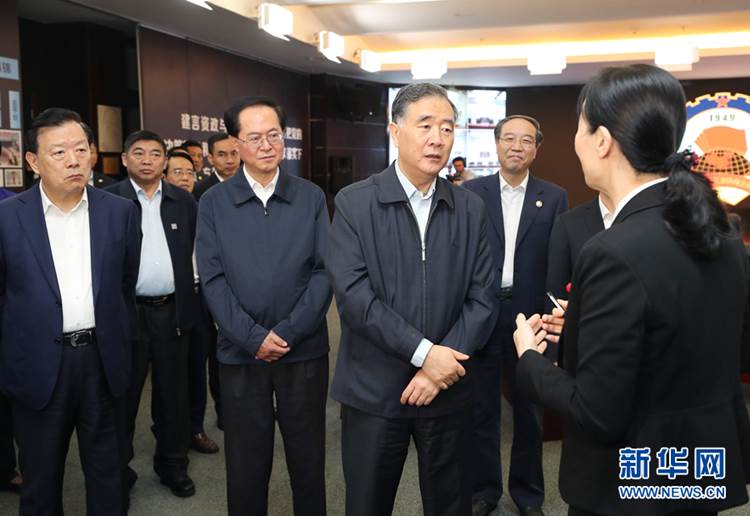 说明: http://www.xinhuanet.com/politics/leaders/2019-10/27/1125157943_15721655121821n.jpg 说明: http://www.xinhuanet.com/politics/leaders/2019-10/27/1125157943_15721655121821n.jpg